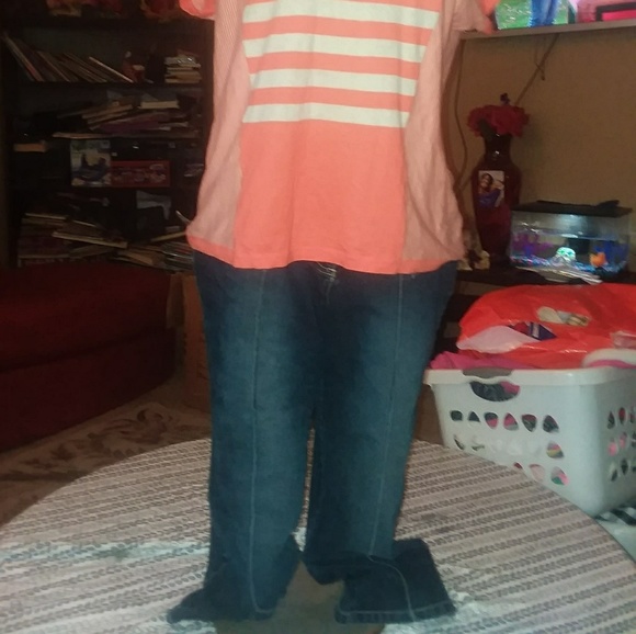 Women shirt and jean capir size 11and XL - Picture 3 of 3